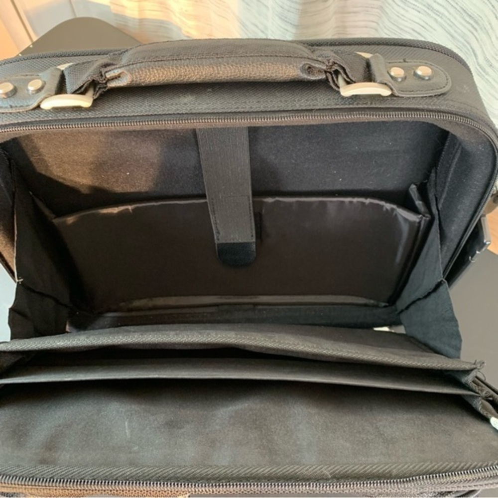 Dell black computer bag. - Picture 9 of 13